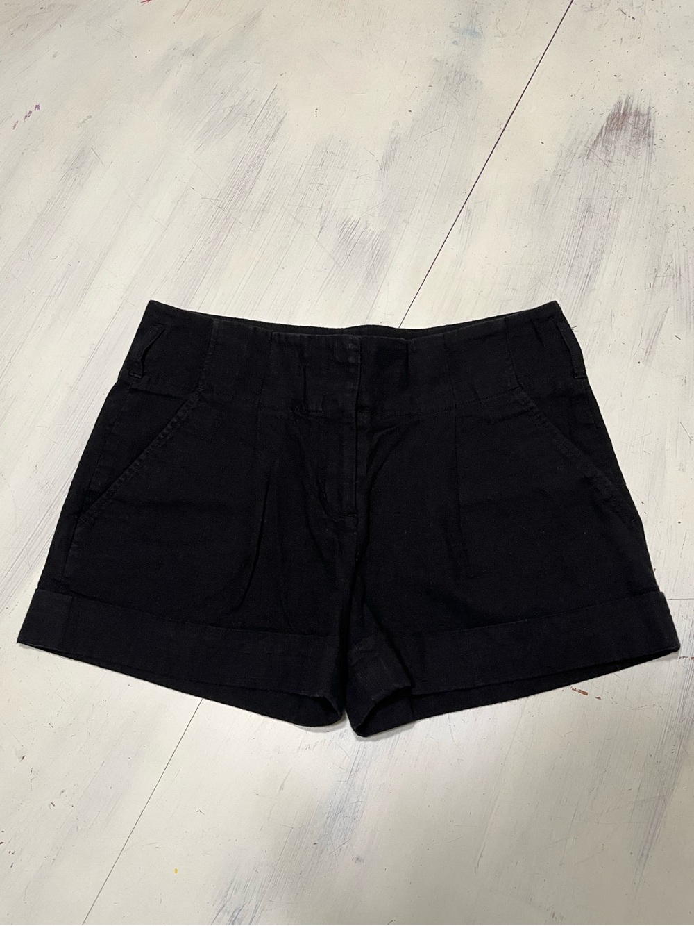 BCBGMaxAzria Black Pleated Front Trouser Shorts Sz 0 Preppy Minimalist